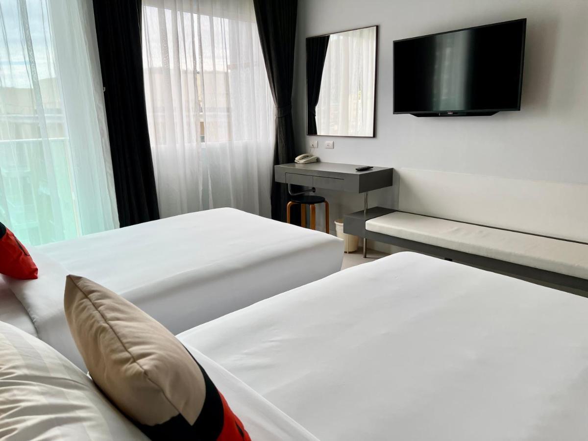 Centro One Patong Hotel Buitenkant foto